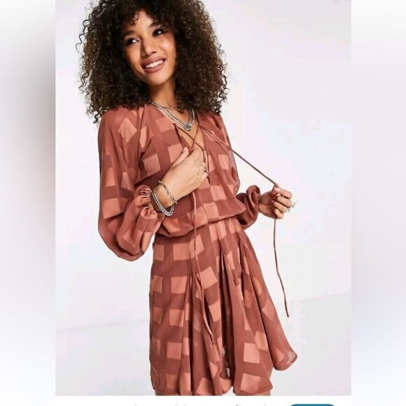 ASOS DESIGN Plunge Mini Dress With Godet Skirt In Brown Jacquard NWT Size 4 - Picture 1 of 8